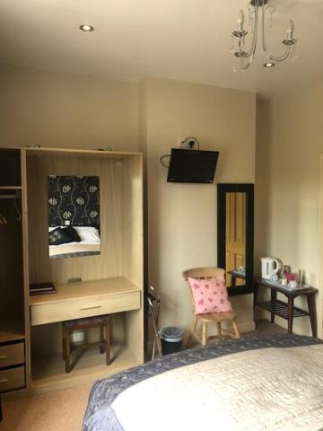 The Blacksmith Arms Bed & Breakfast Alton  Bagian luar foto