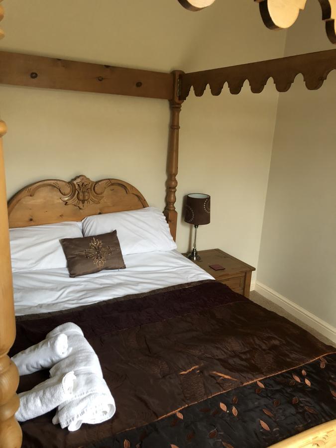 The Blacksmith Arms Bed & Breakfast Alton  Bagian luar foto